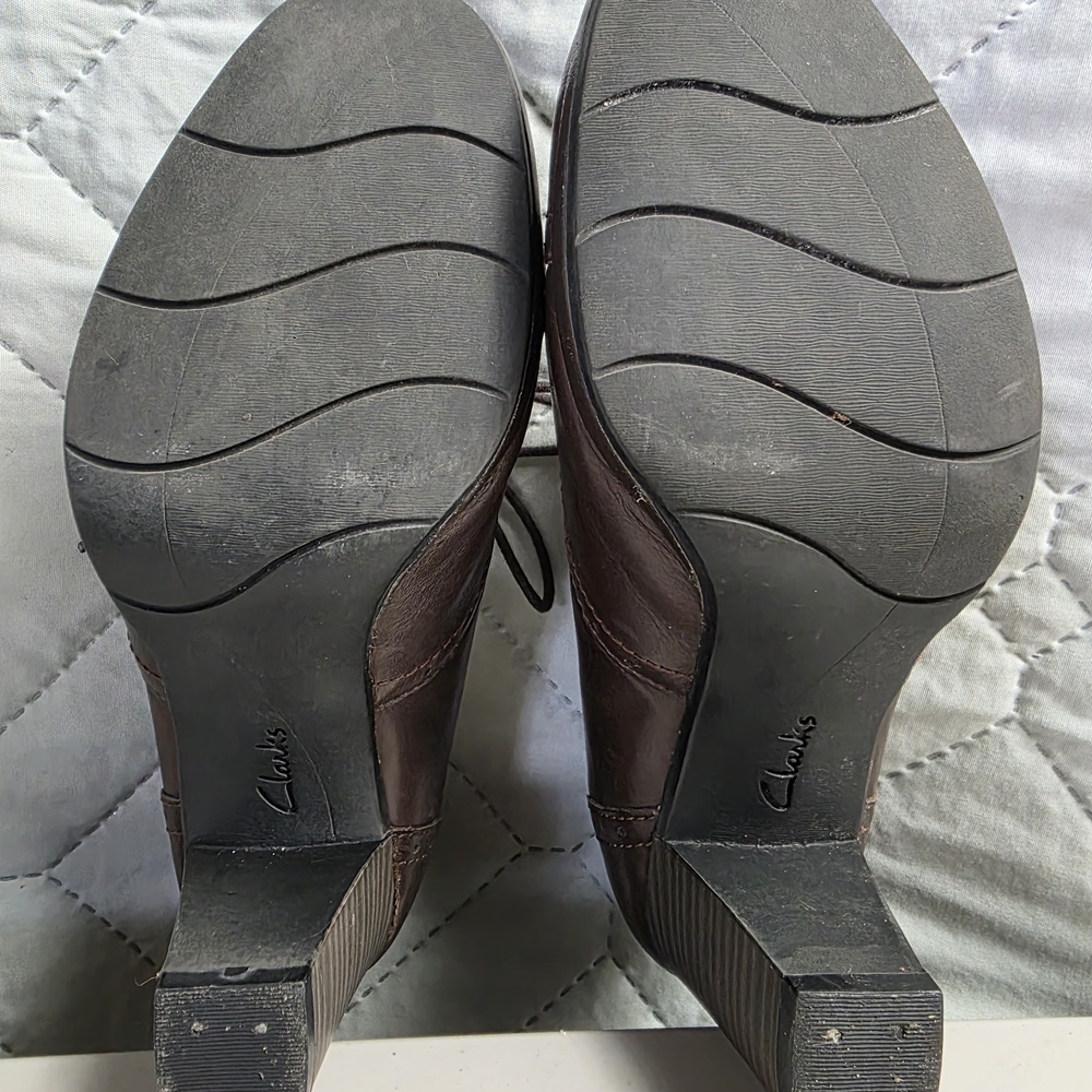 Clark’s Artisan Collection Women’s Block Heal Oxford Leather Shoes
Size 7.5M - Picture 10 of 12